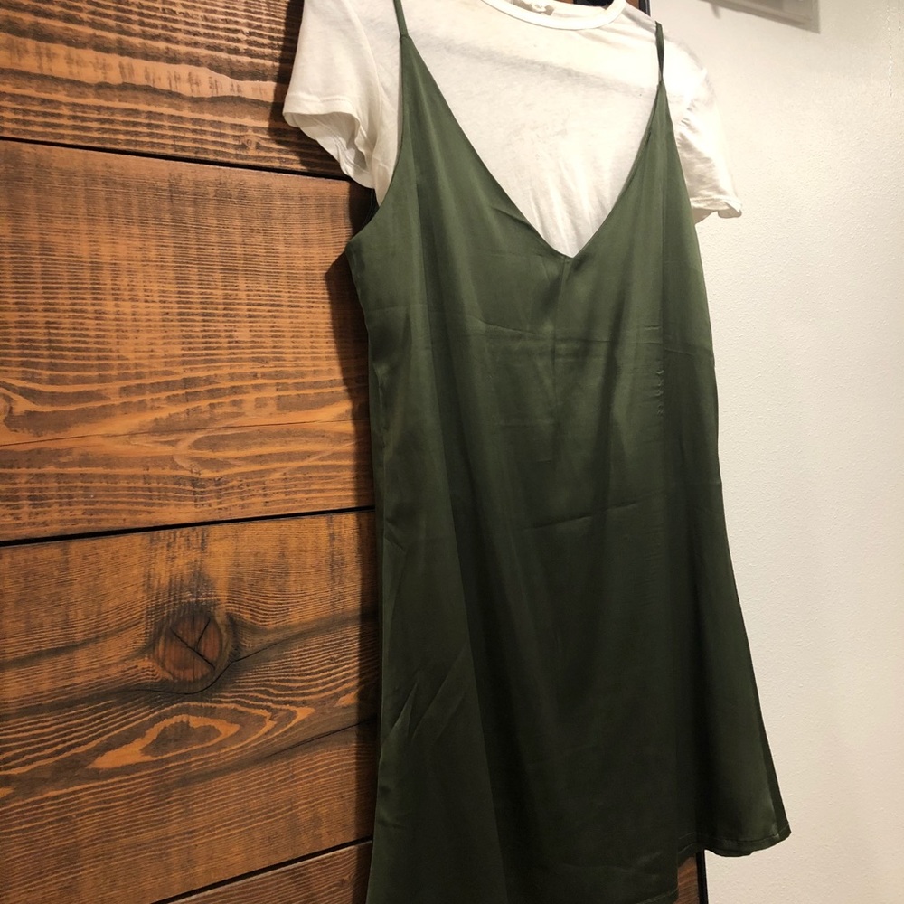 Olive satin 90s Look over white t